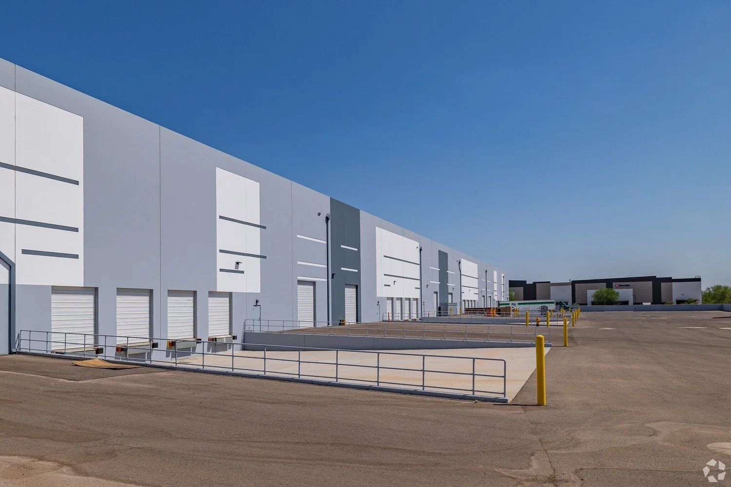 Logistics and distribution building at Horizon at Skyway Commons